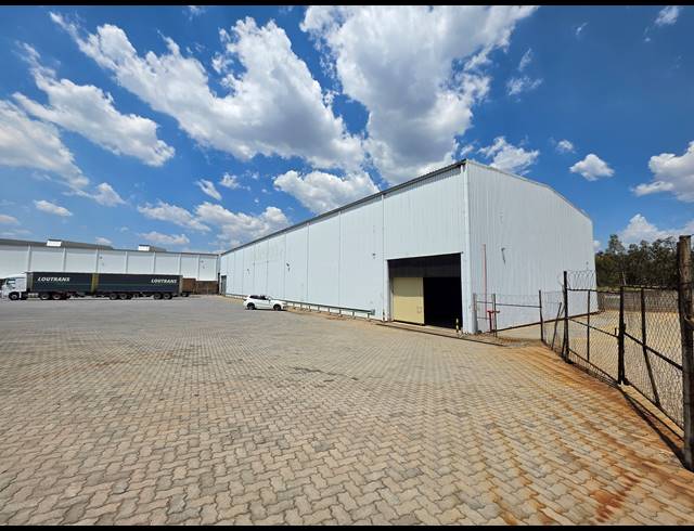 1,703M² WAREHOUSE TO LET IN JUPITER
